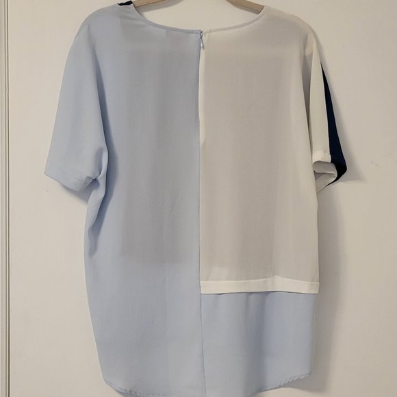 Vince Camuto two toned blue short sleeve blouse with back zipper size: M NWOT - Picture 3 of 5